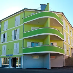 - Oliva Apartmán Premantura